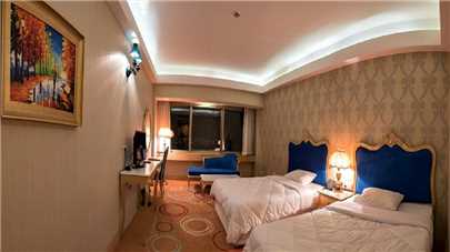 اتاق دو تخته تویین هتل بزرگ شیراز
